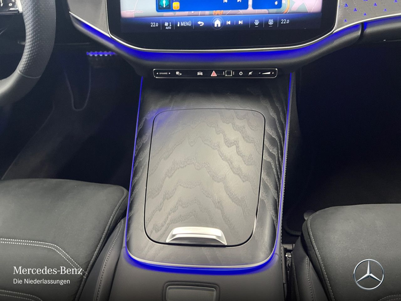 Mercedes-Benz E 220 d AMG WideScreen 360° Distr+ LED Night PTS — photo 15