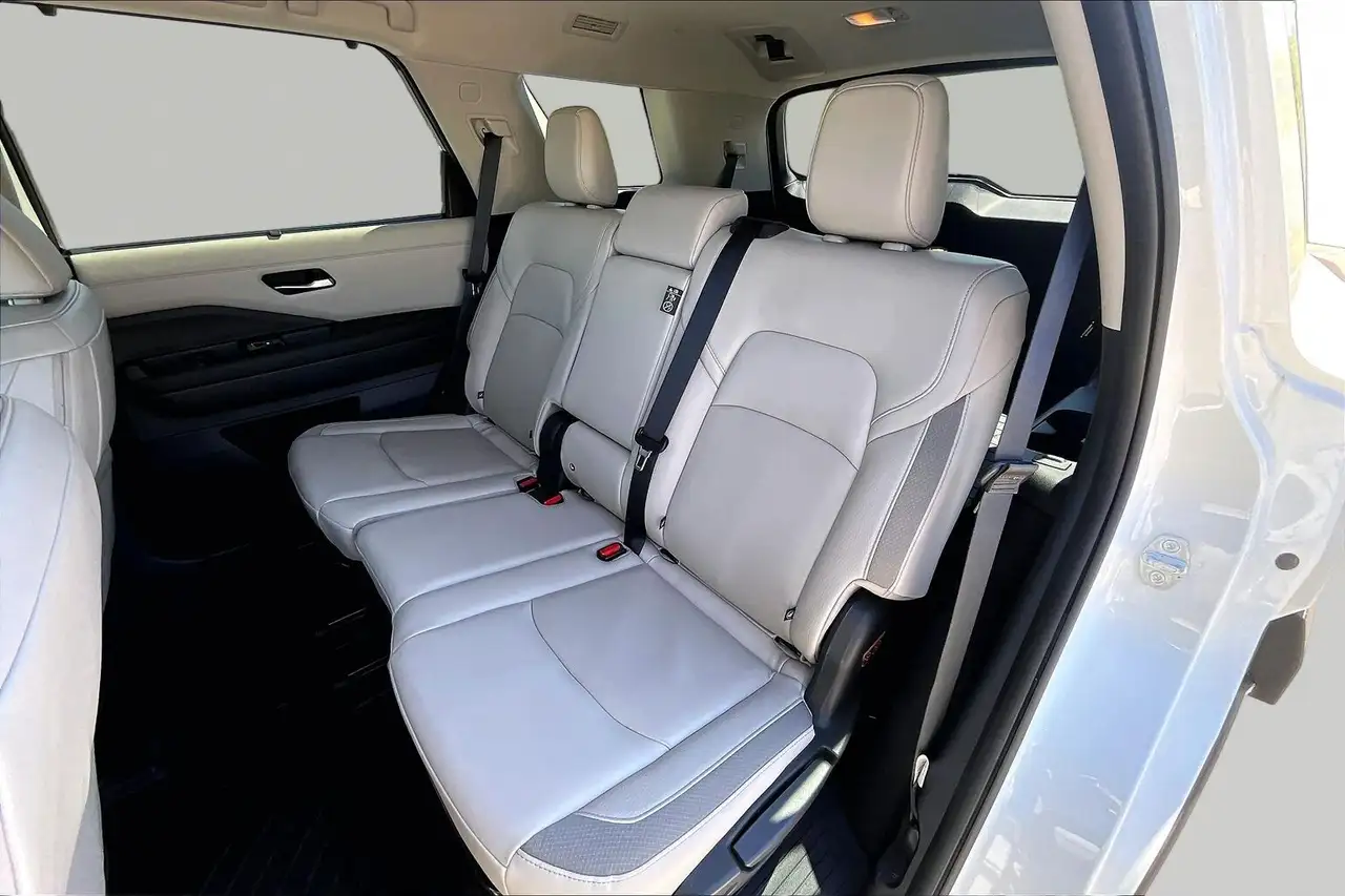 Nissan Pathfinder снимка Nissan Pathfinder