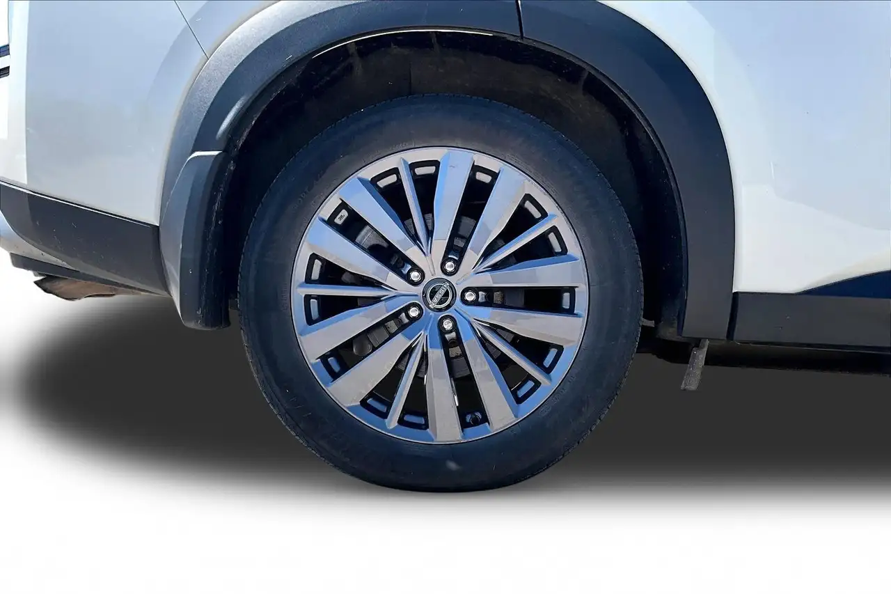 Nissan Pathfinder снимка Nissan Pathfinder
