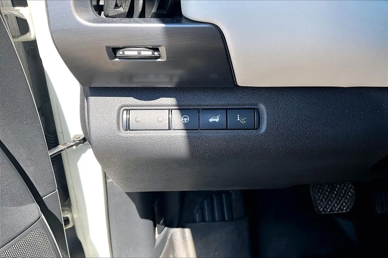 Nissan Pathfinder снимка Nissan Pathfinder