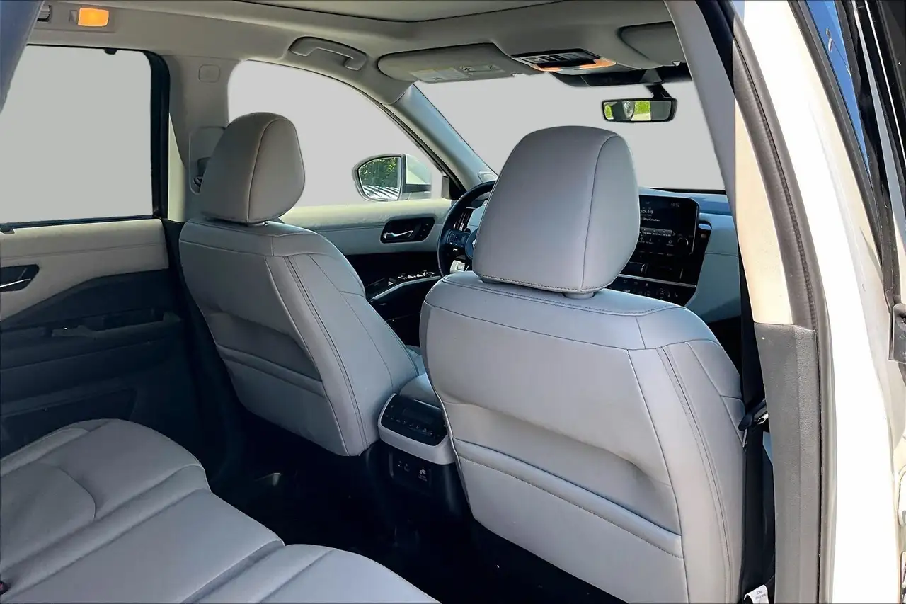 Nissan Pathfinder снимка Nissan Pathfinder