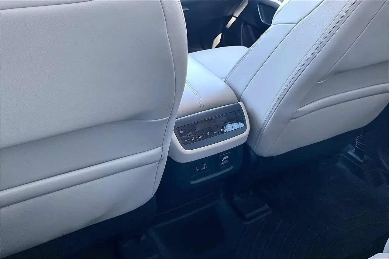Nissan Pathfinder снимка Nissan Pathfinder