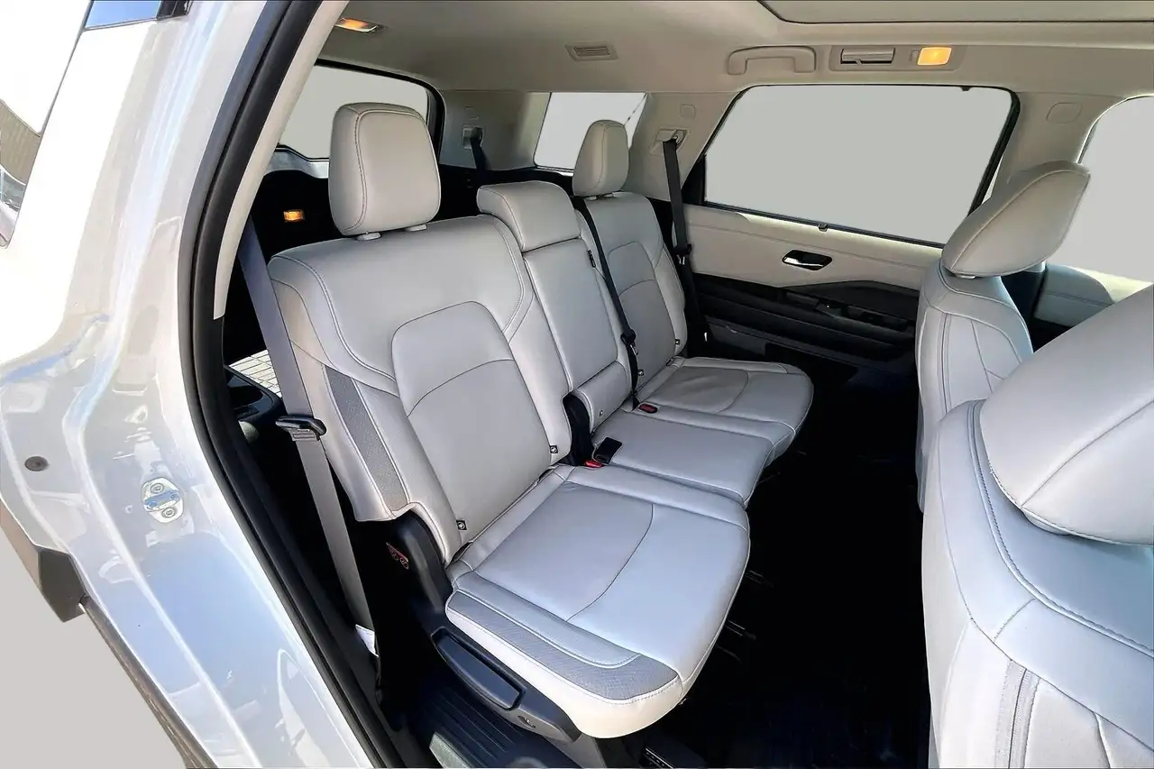 Nissan Pathfinder снимка Nissan Pathfinder