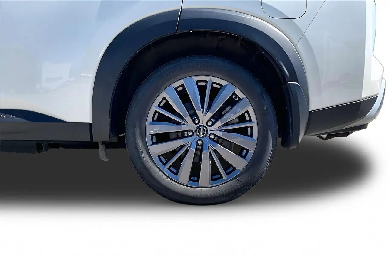 Nissan Pathfinder снимка Nissan Pathfinder