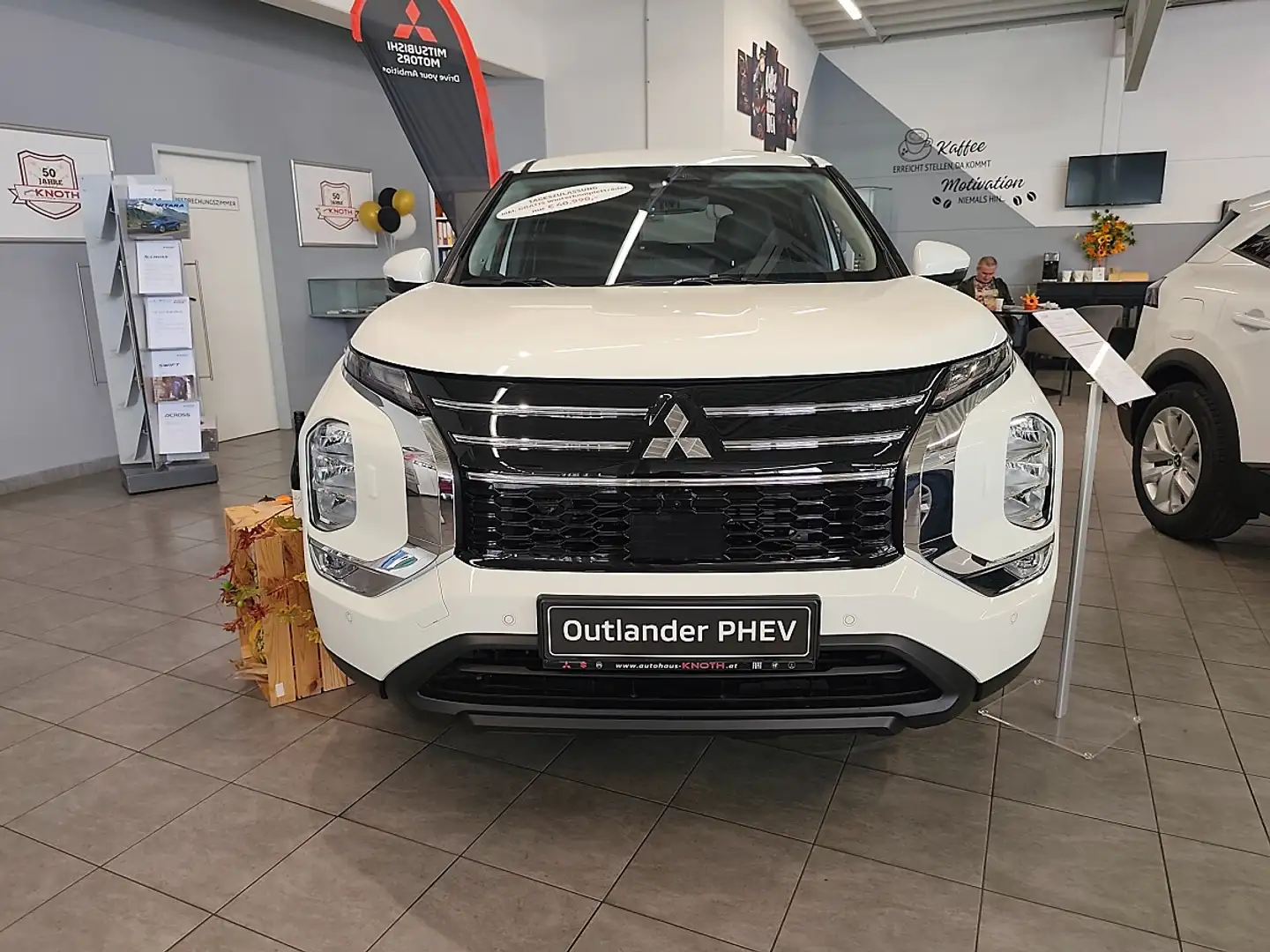 Mitsubishi Outlander 2,4 PHEV S-AWC Invite Weiß - 2