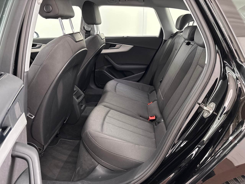 Audi A4 Avant 40 2.0 TDI quattro LED Navi RKam AUT — photo 10