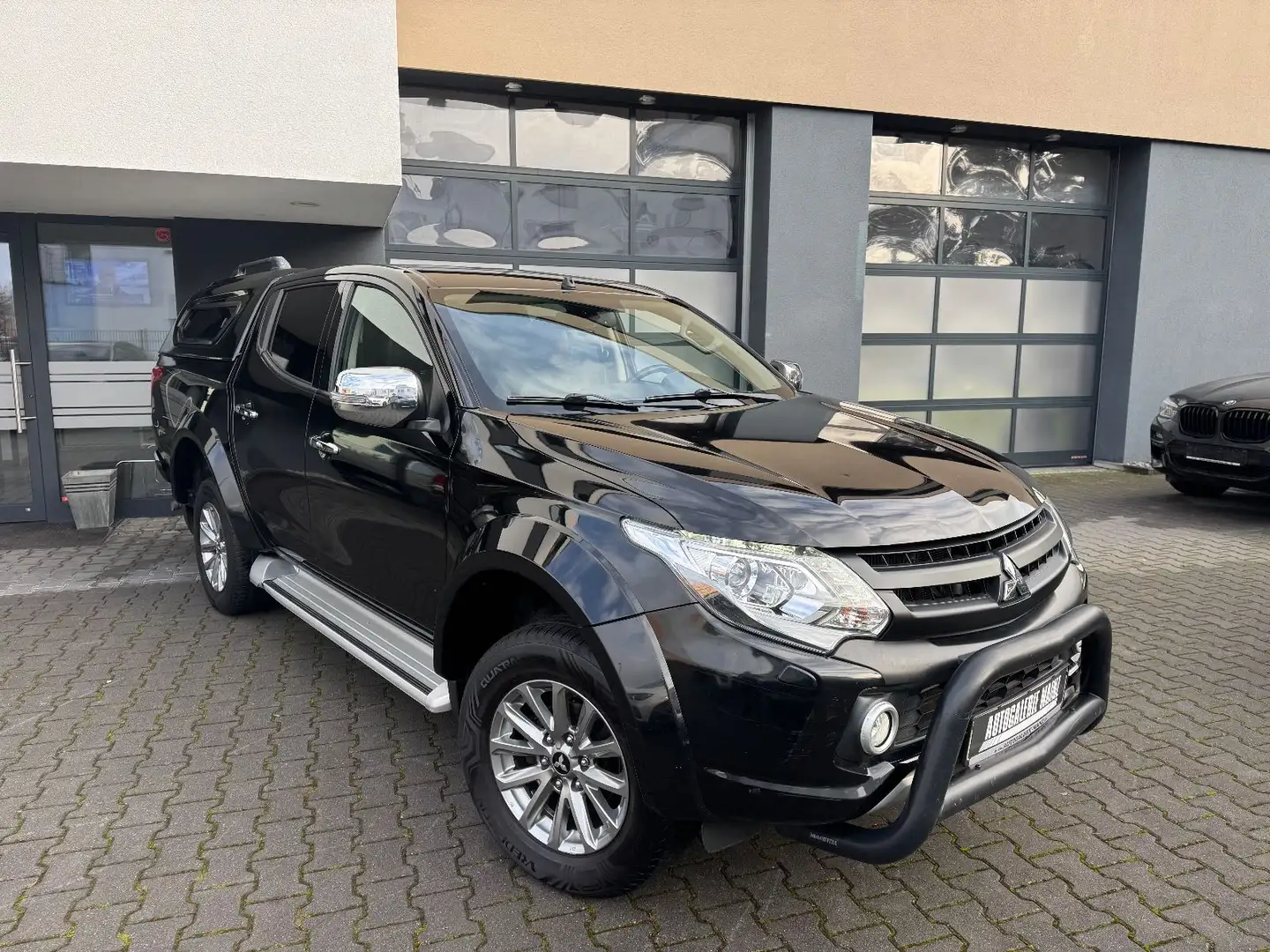 Mitsubishi L200 Edition 100+ Doppelkabine 4WD Zwart - 1