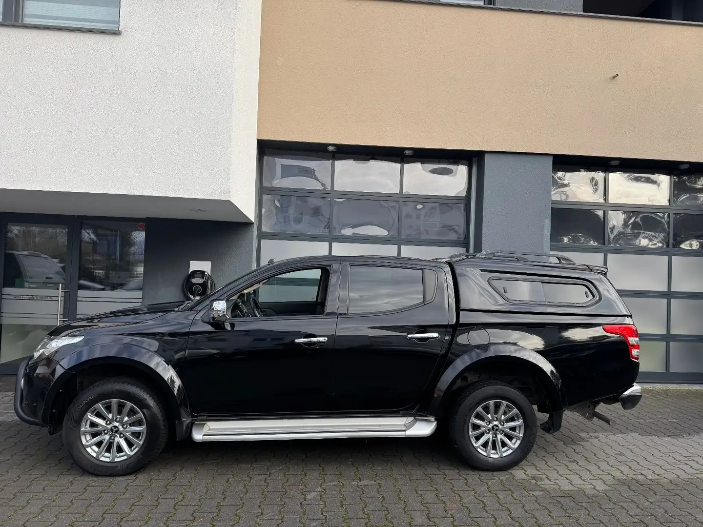 Mitsubishi L200 Edition 100+ Doppelkabine 4WD Zwart - 2