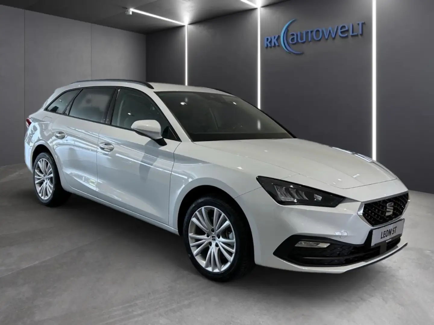 SEAT Leon Sportstourer Style 2.0 TDI AHK LED FullLink Klima Weiß - 2