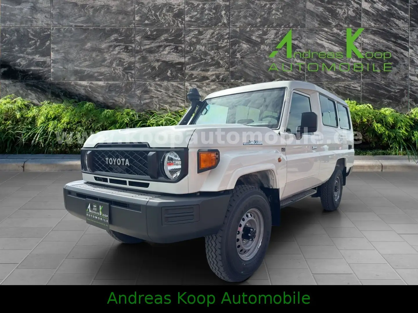 Toyota Land Cruiser GRJ 78 4,0i V6 STD 40th 2x90 SOFORT Weiß - 1