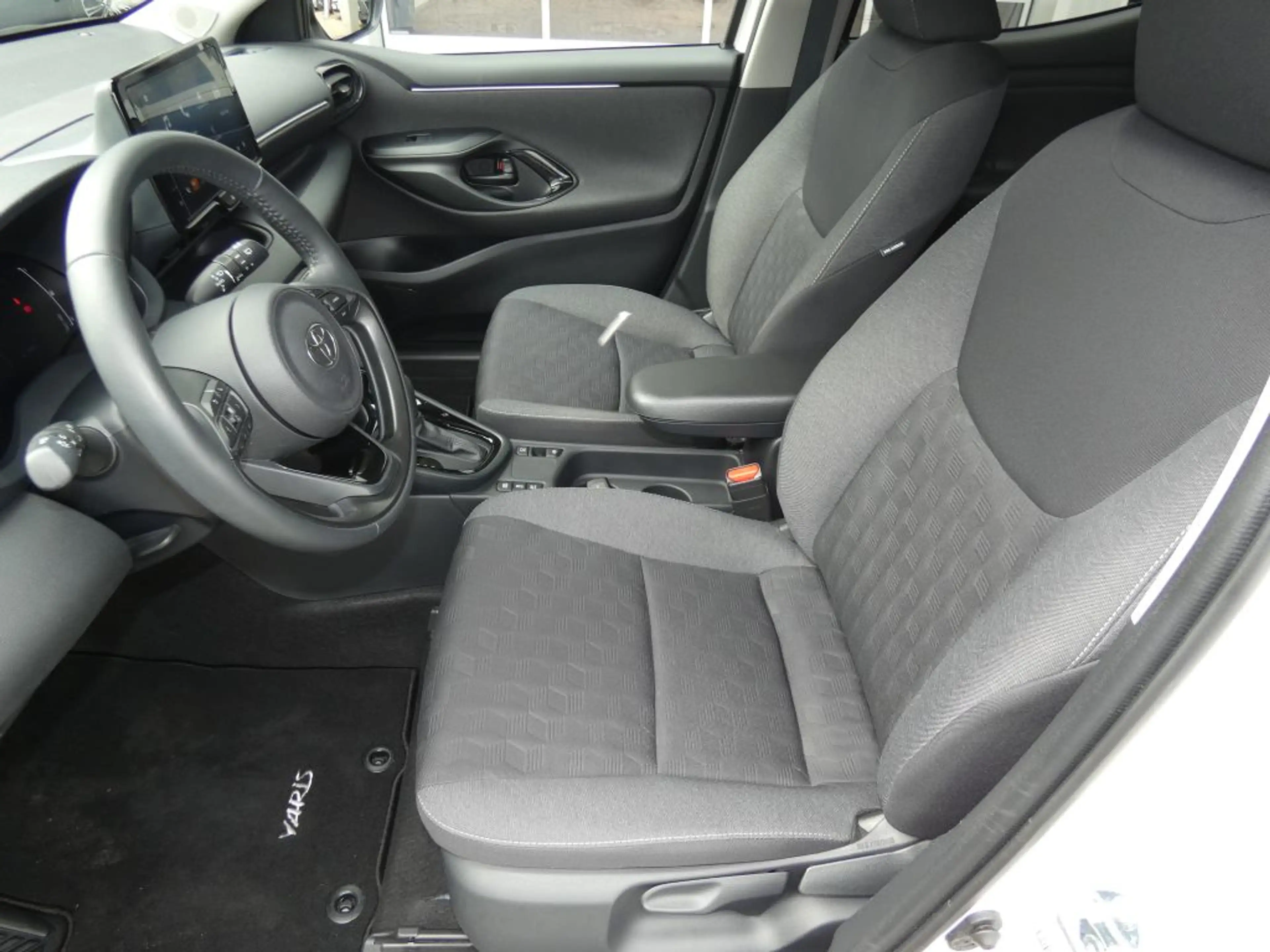 Toyota Yaris Hybrid 116 1.5 VVT-i Teamplayer — photo 6