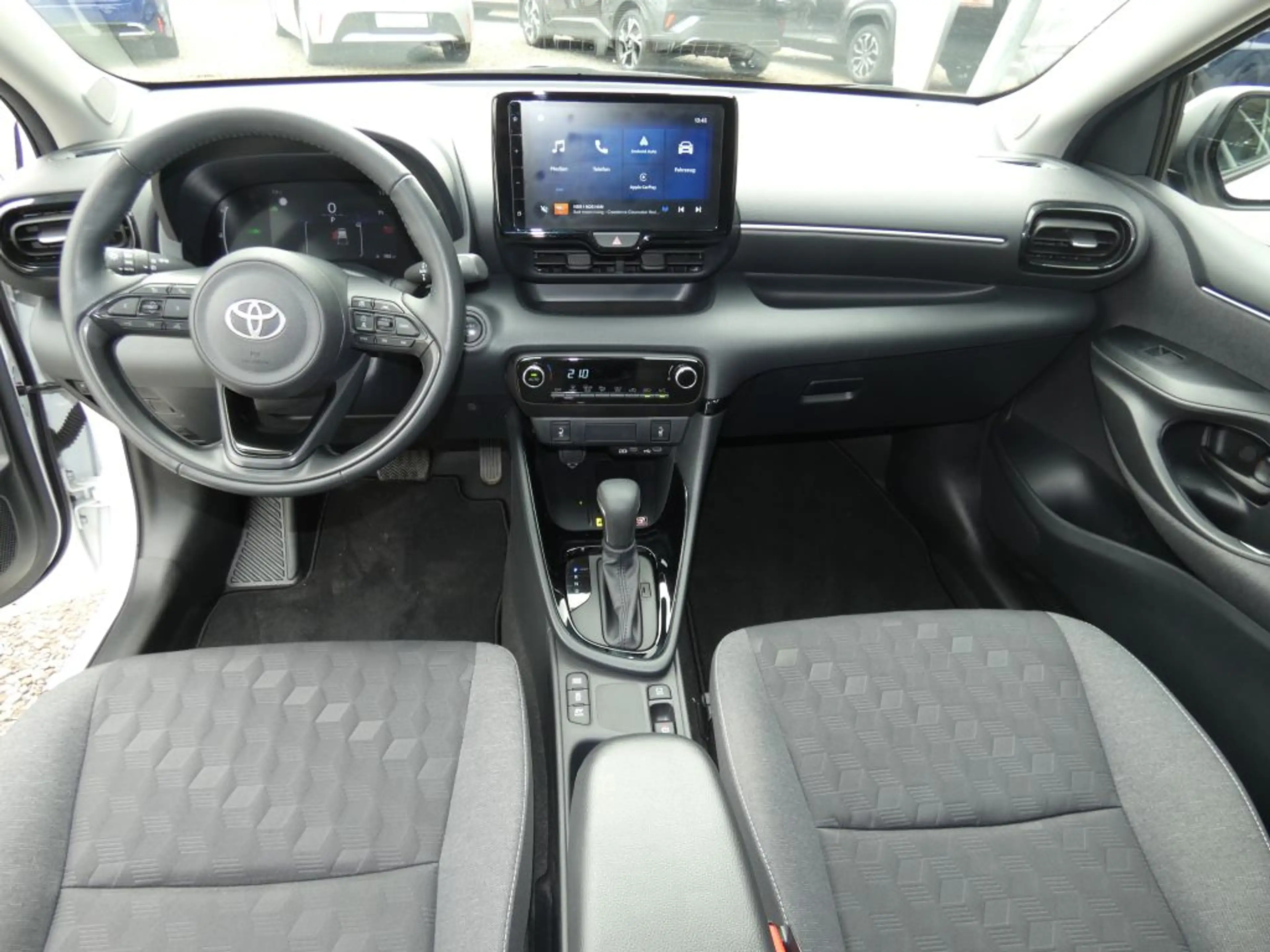 Toyota Yaris Hybrid 116 1.5 VVT-i Teamplayer — photo 9