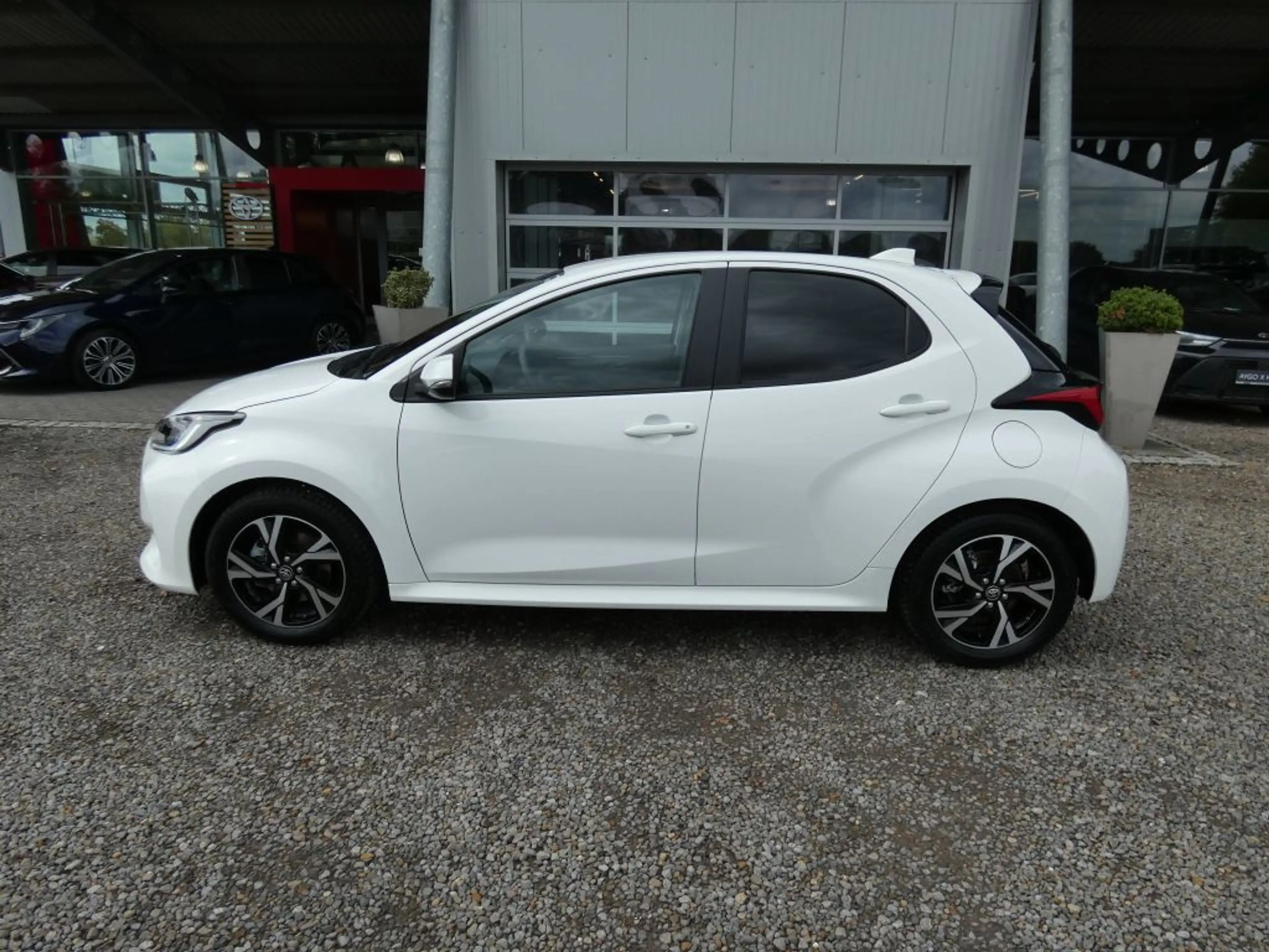 Toyota Yaris Hybrid 116 1.5 VVT-i Teamplayer — photo 2