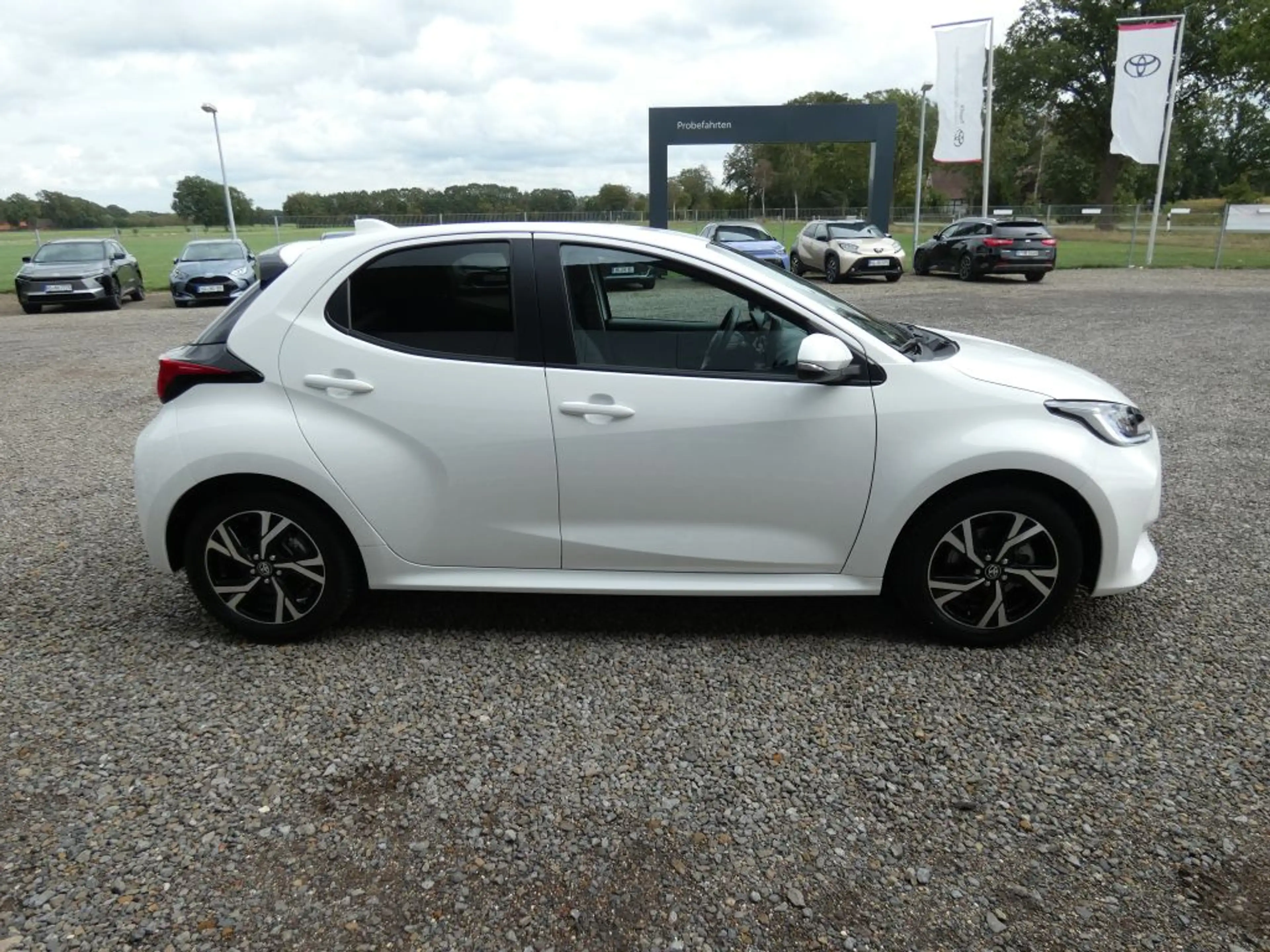 Toyota Yaris Hybrid 116 1.5 VVT-i Teamplayer — photo 4