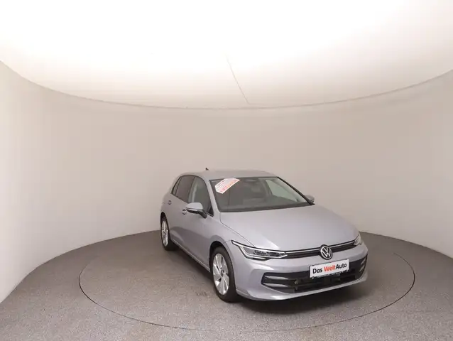 Volkswagen Golf view 2