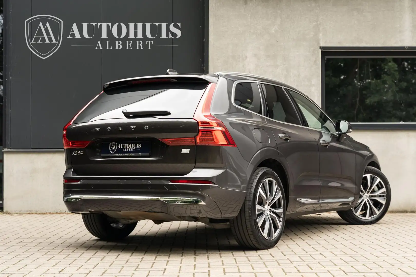 Volvo XC60 2.0 T8 AWD Inscription 455PK Massage Luchtvering Šedá - 2