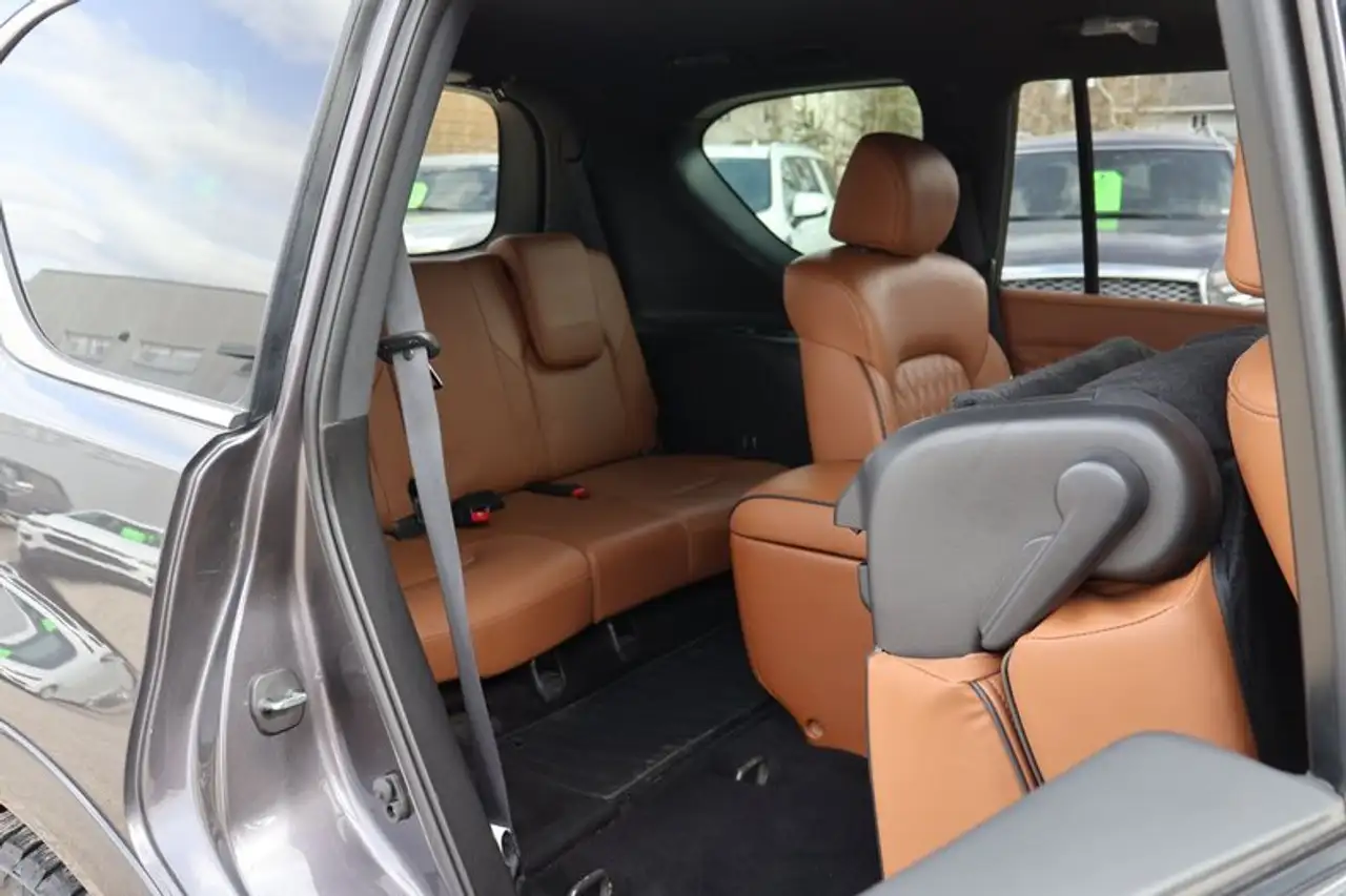 Infiniti QX80 снимка Infiniti QX80
