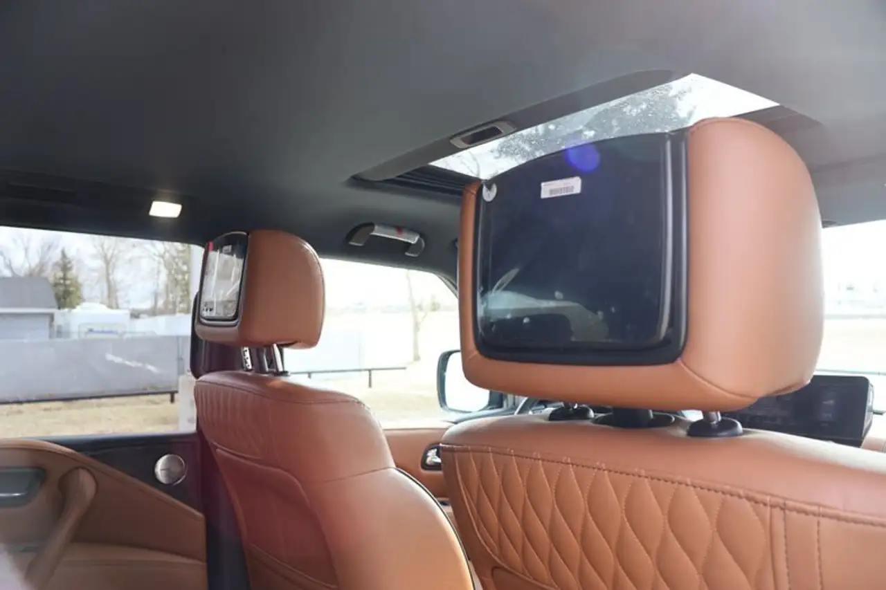 Infiniti QX80 снимка Infiniti QX80