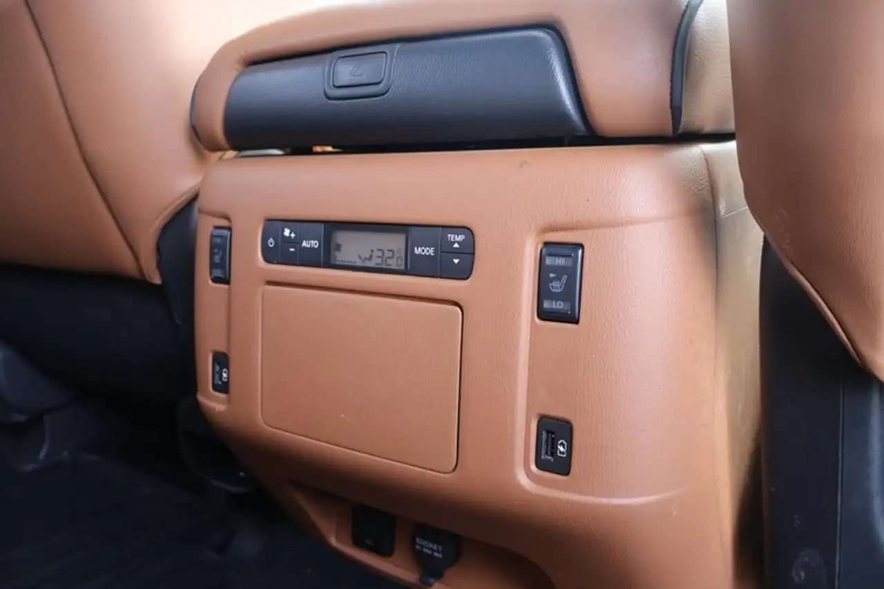 Infiniti QX80 снимка Infiniti QX80