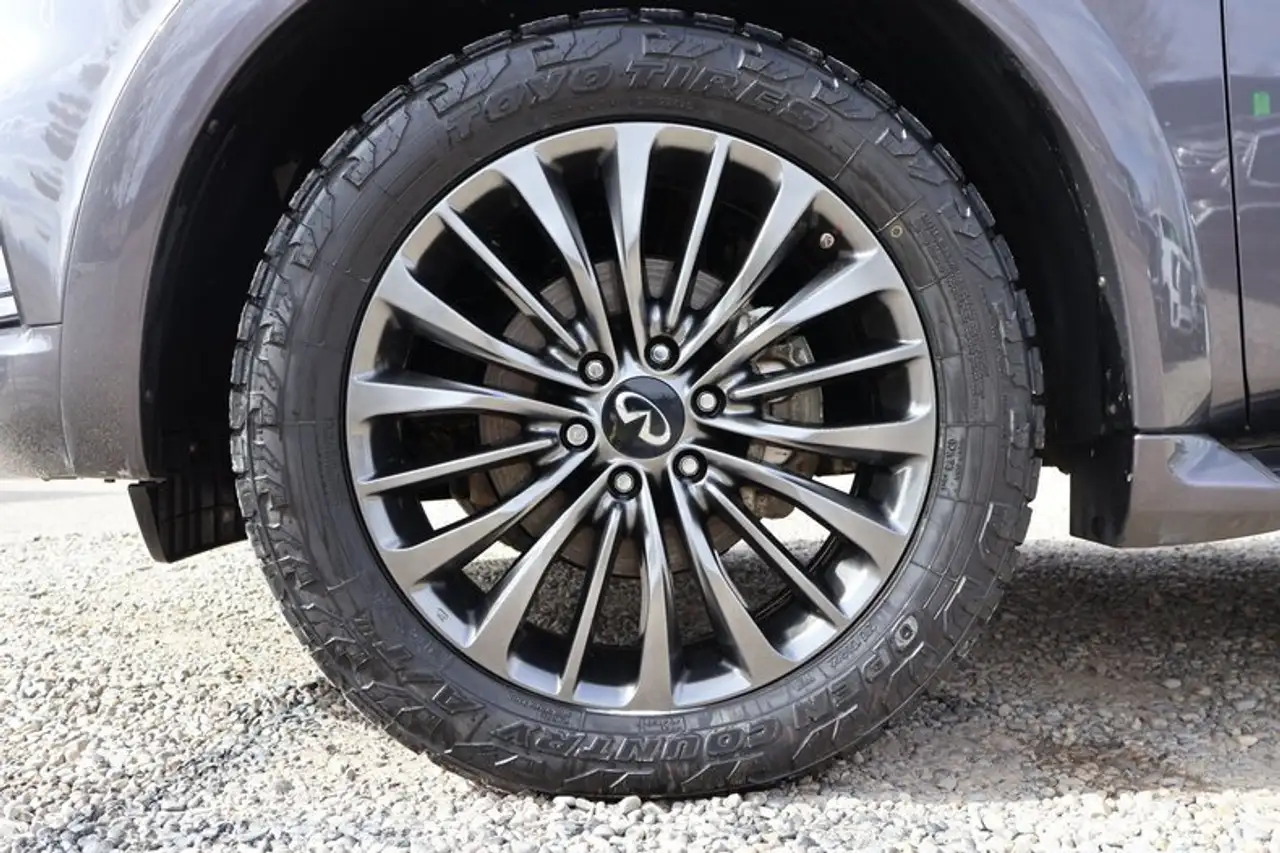 Infiniti QX80 снимка Infiniti QX80