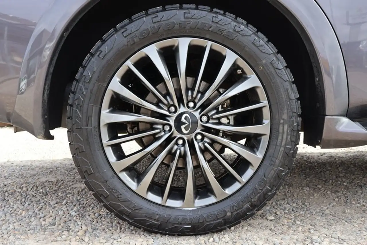 Infiniti QX80 снимка Infiniti QX80
