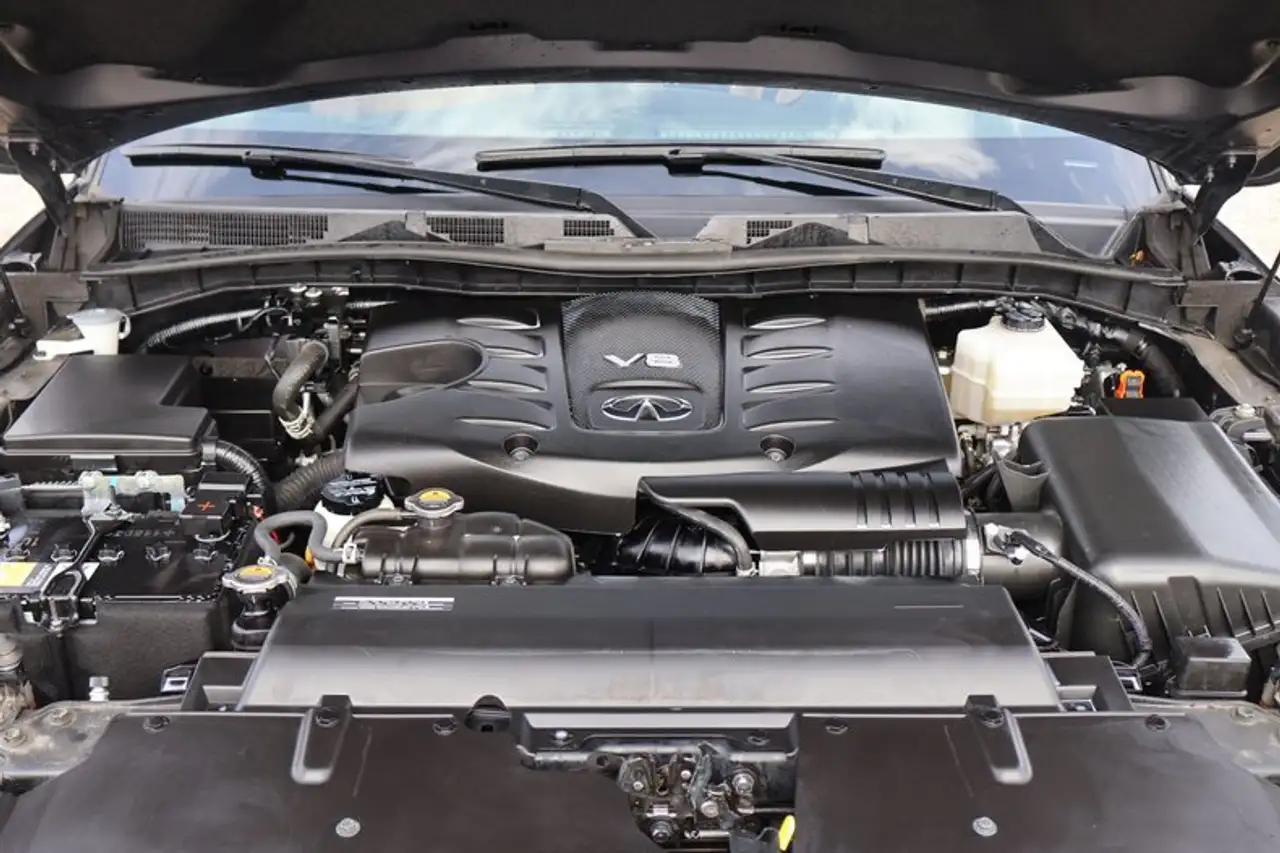 Infiniti QX80 снимка Infiniti QX80