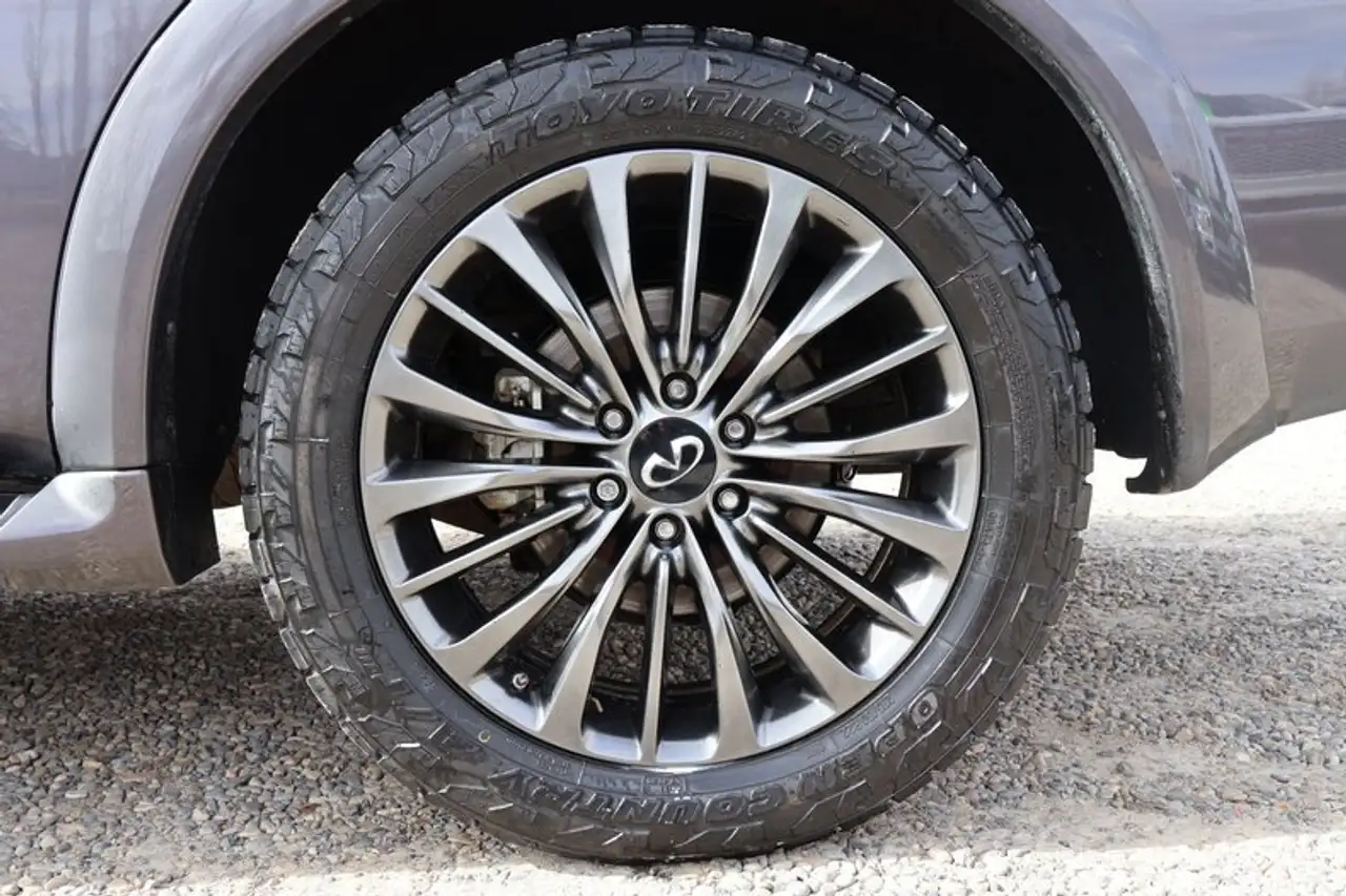 Infiniti QX80 снимка Infiniti QX80