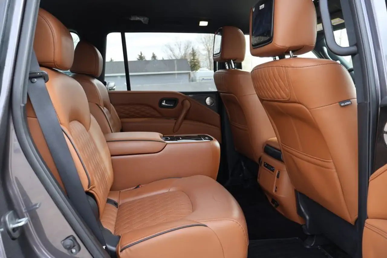 Infiniti QX80 снимка Infiniti QX80