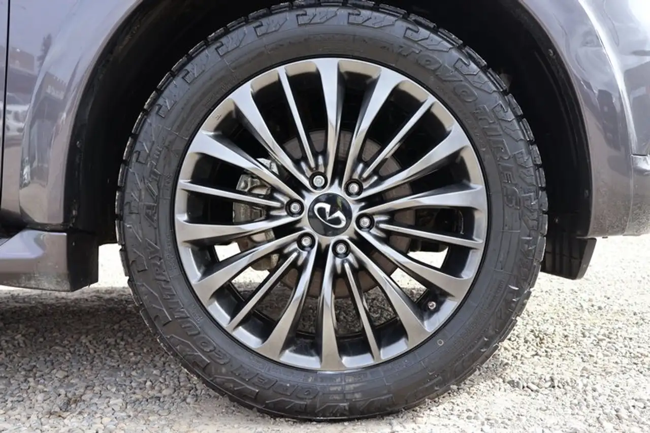 Infiniti QX80 снимка Infiniti QX80