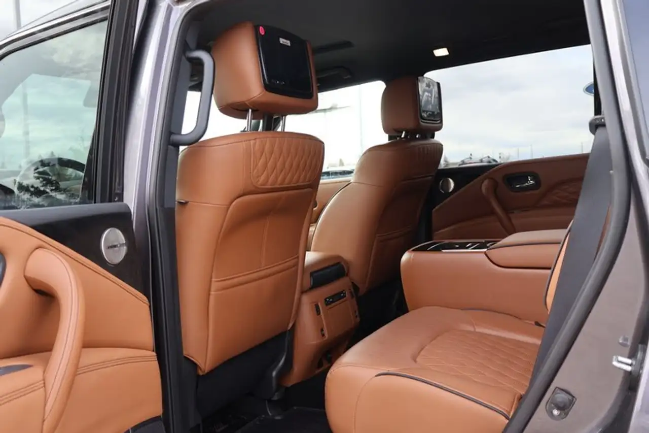Infiniti QX80 снимка Infiniti QX80