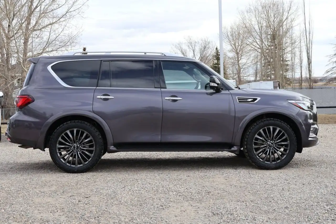 Infiniti QX80 снимка Infiniti QX80