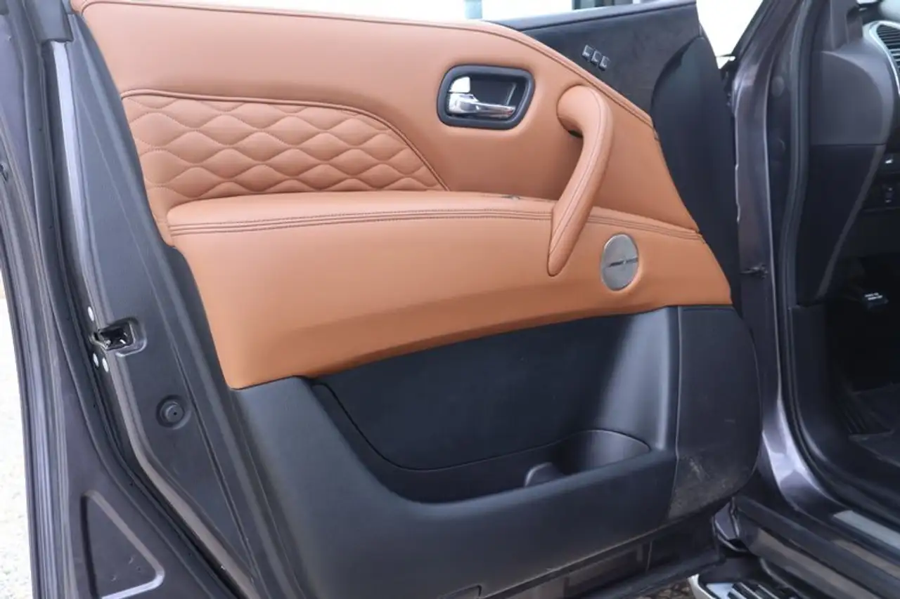 Infiniti QX80 снимка Infiniti QX80