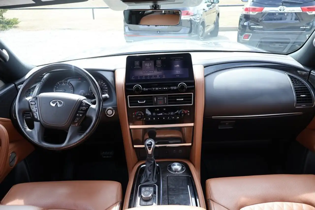 Infiniti QX80 снимка Infiniti QX80