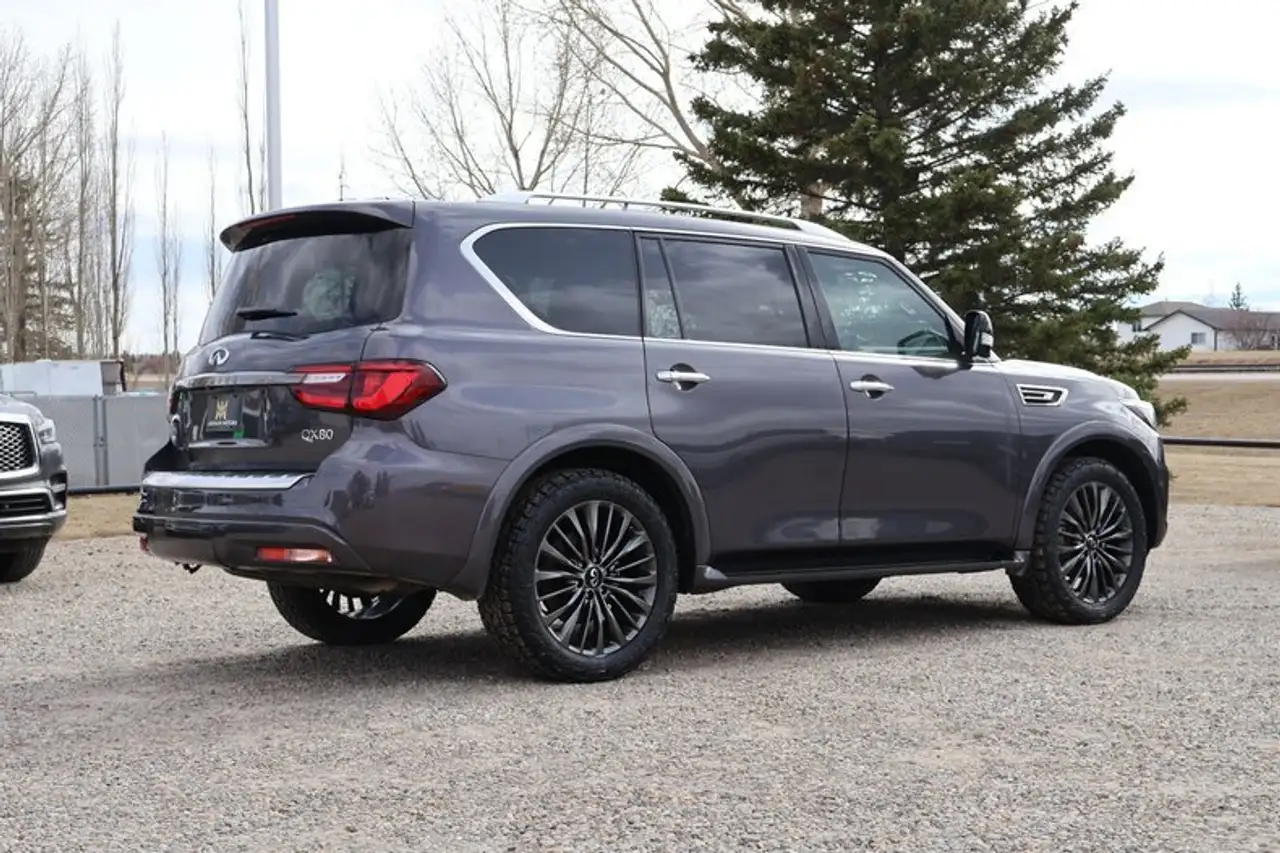 Infiniti QX80 снимка Infiniti QX80