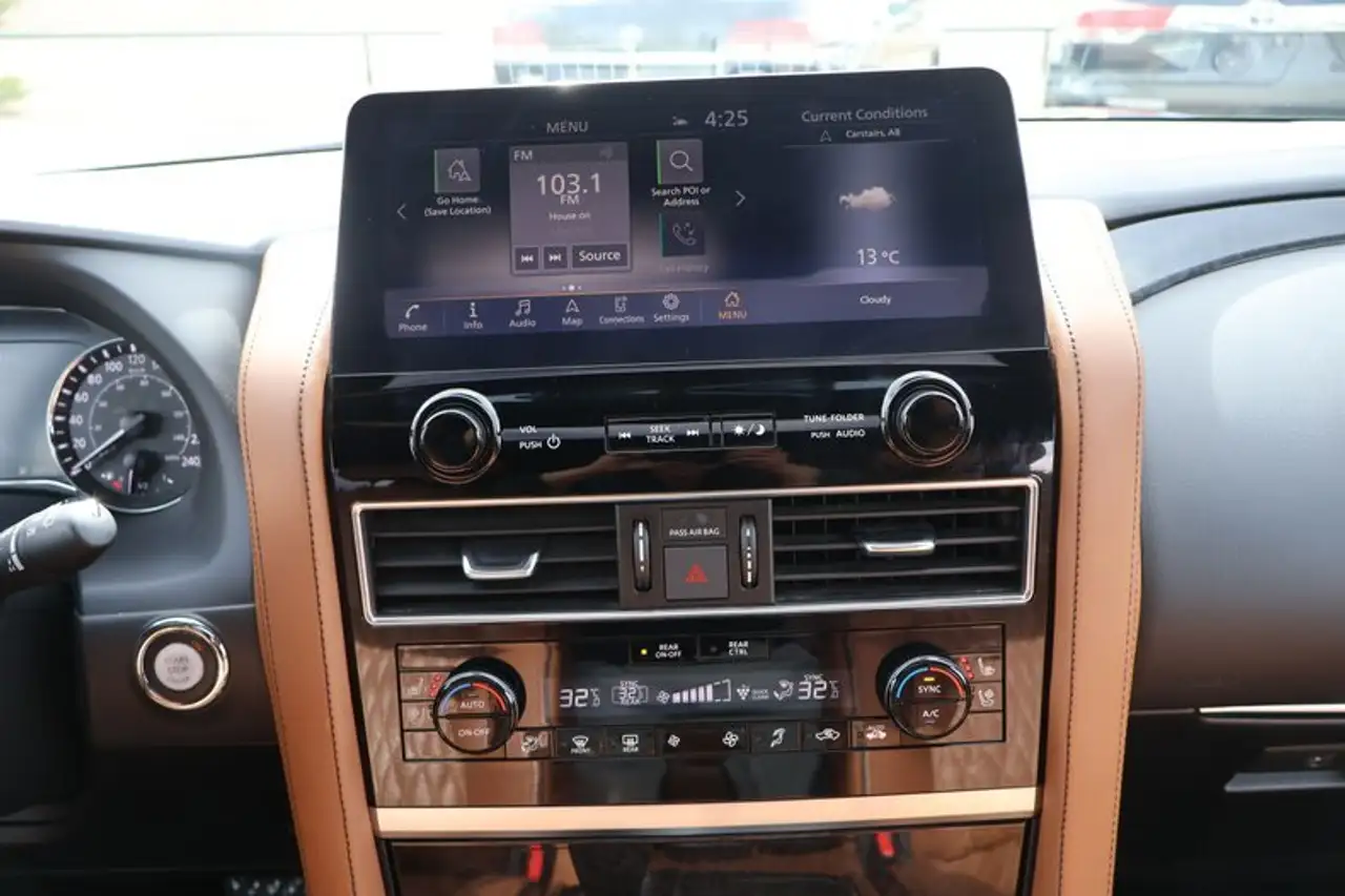 Infiniti QX80 снимка Infiniti QX80