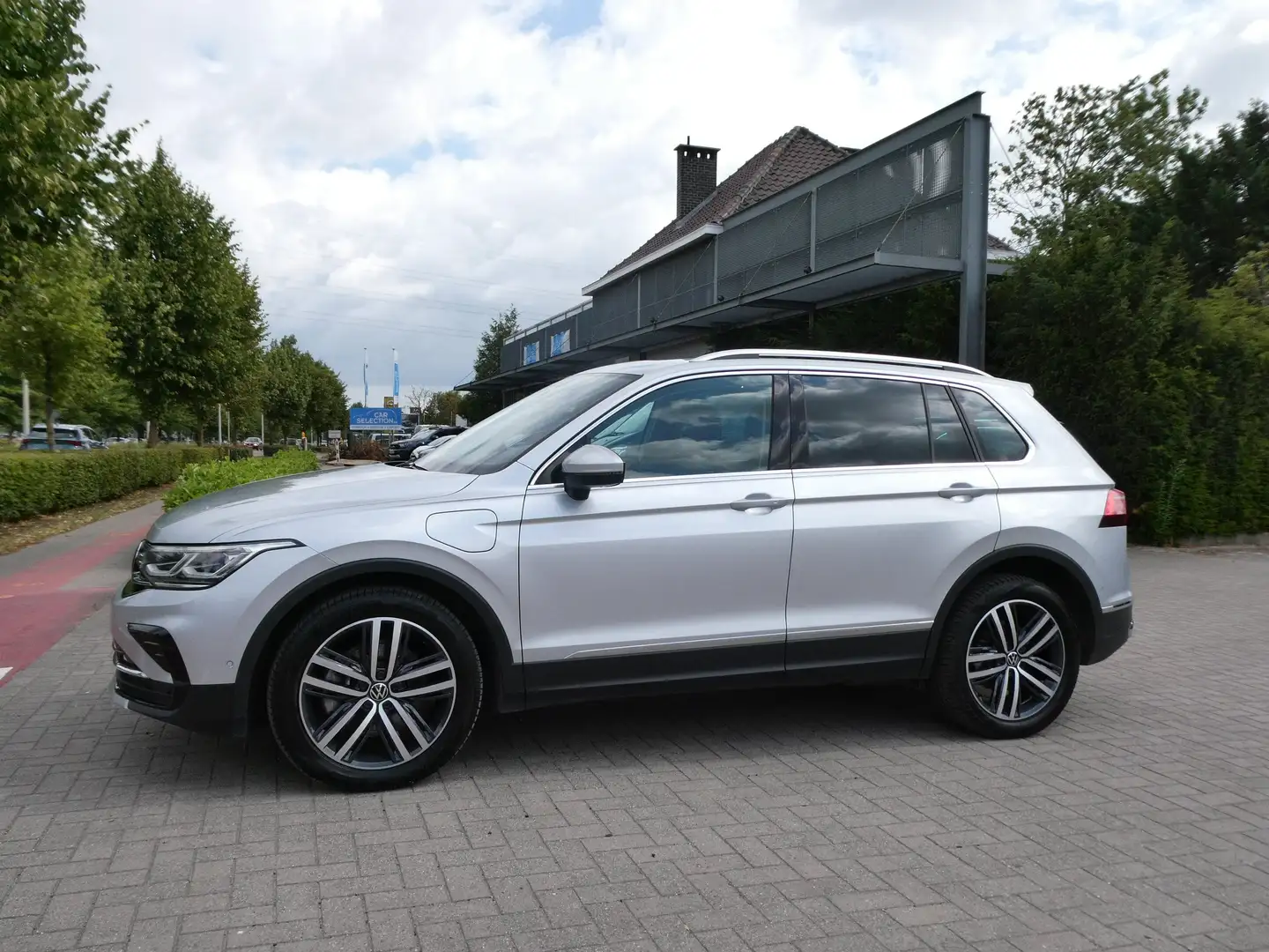Volkswagen Tiguan eHybrid Plug-in, Camera,Pano-dak,Trekhaak,Garantie Argent - 1