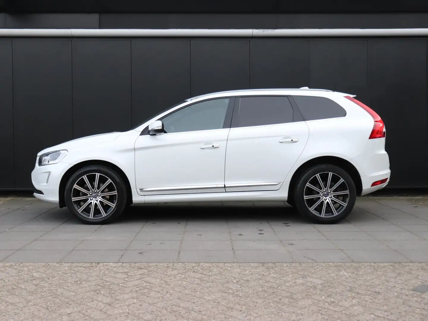 Volvo XC60 2.0 T5 R-Design | LEDER | MEMORY | PANO-DAK | CAME Weiß - 2