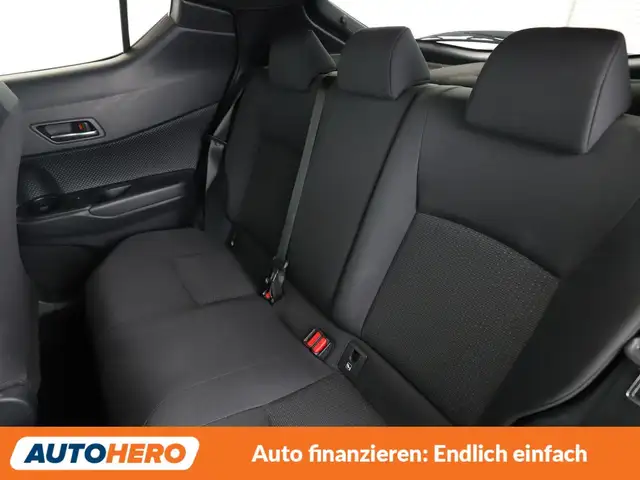 Toyota C-HR view 14