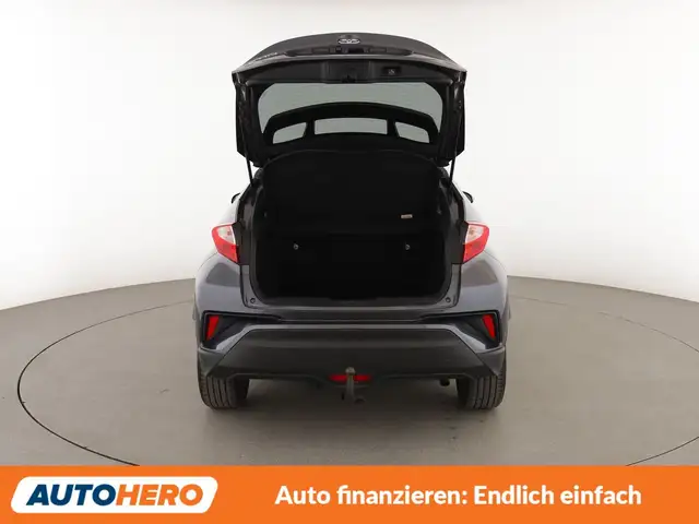 Toyota C-HR view 17