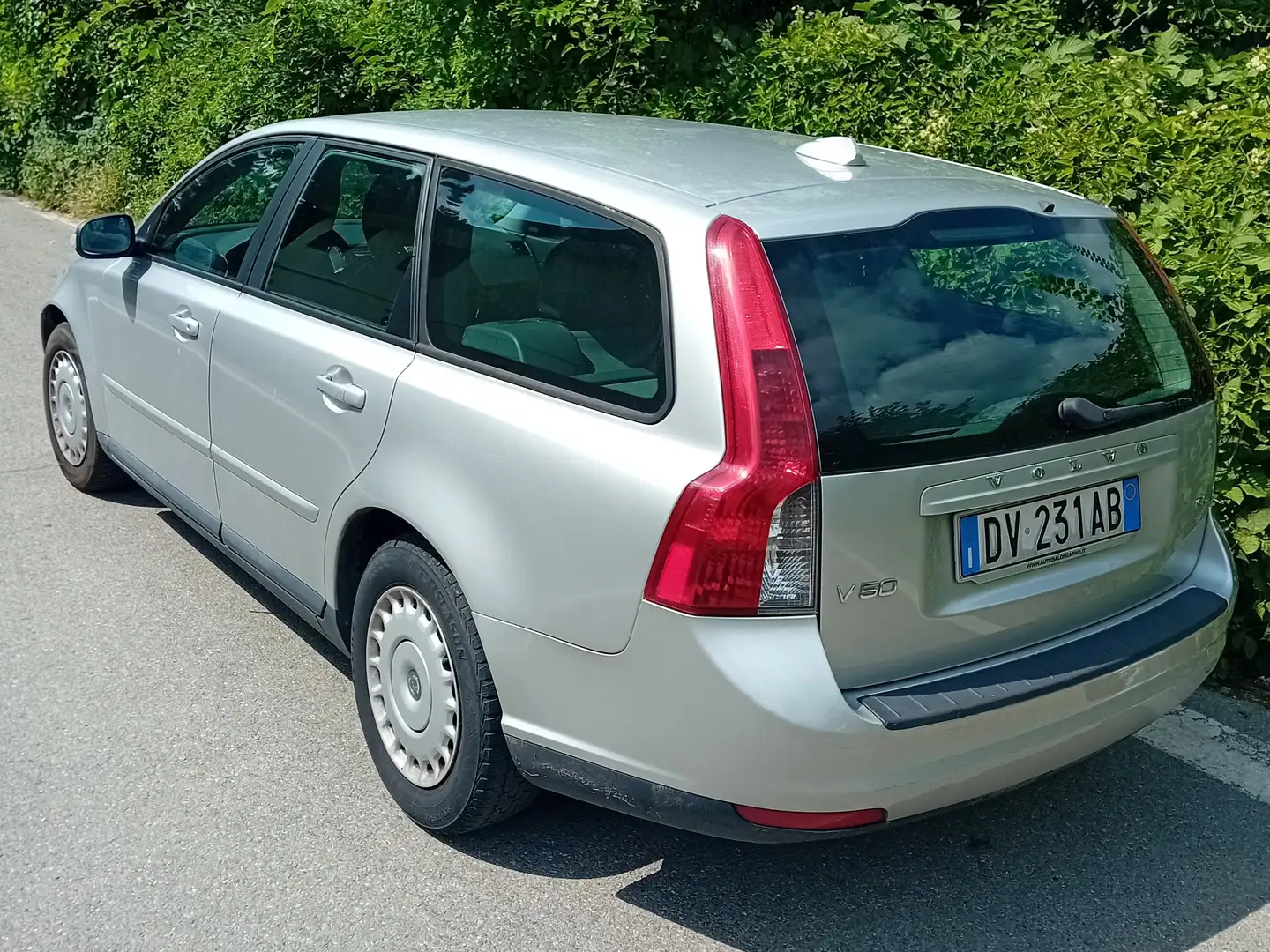 Volvo V50 1.6 D cat. Momentum Grigio - 1