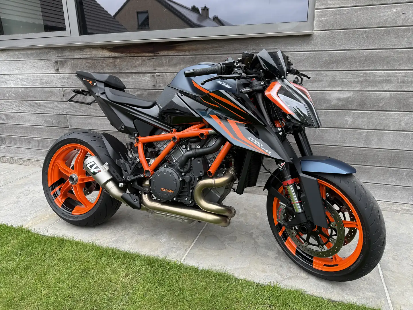 KTM 1290 Super Duke R Tech Pack - Akrapovic Mapping crna - 1