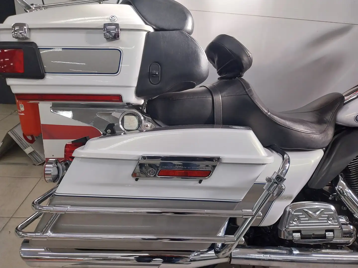 Harley-Davidson Electra Glide Blanc - 2