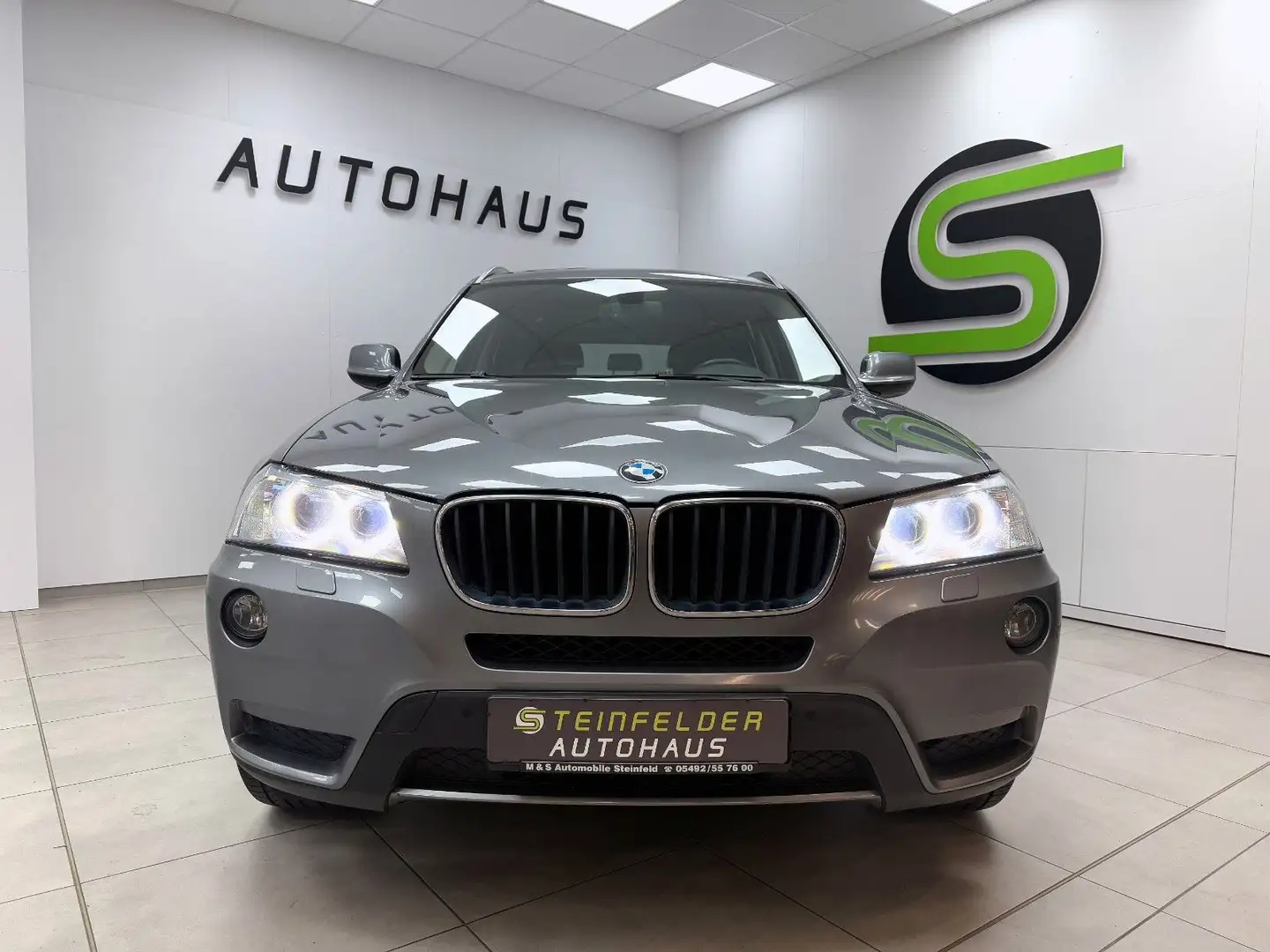 BMW X3 xDrive 20 d / AHK / XENON / SHZ Grau - 2