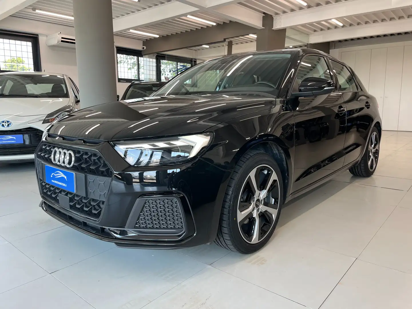 Audi A1 Sportback 30 TFSI 110cv  Manuale Identity Black Nero - 2