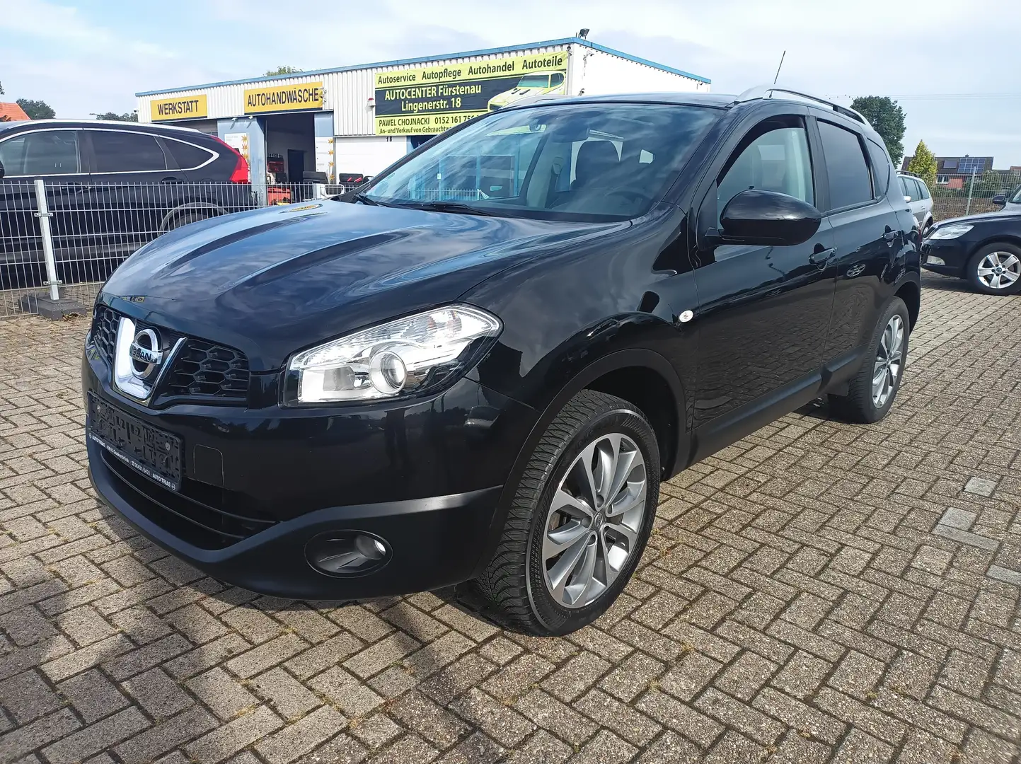 Nissan Qashqai Qashqai 1.6 /1HAND TüvNEU Temp.Panorama Schwarz - 1