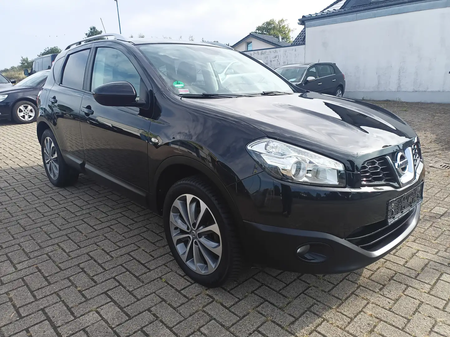 Nissan Qashqai Qashqai 1.6 /1HAND TüvNEU Temp.Panorama Schwarz - 2