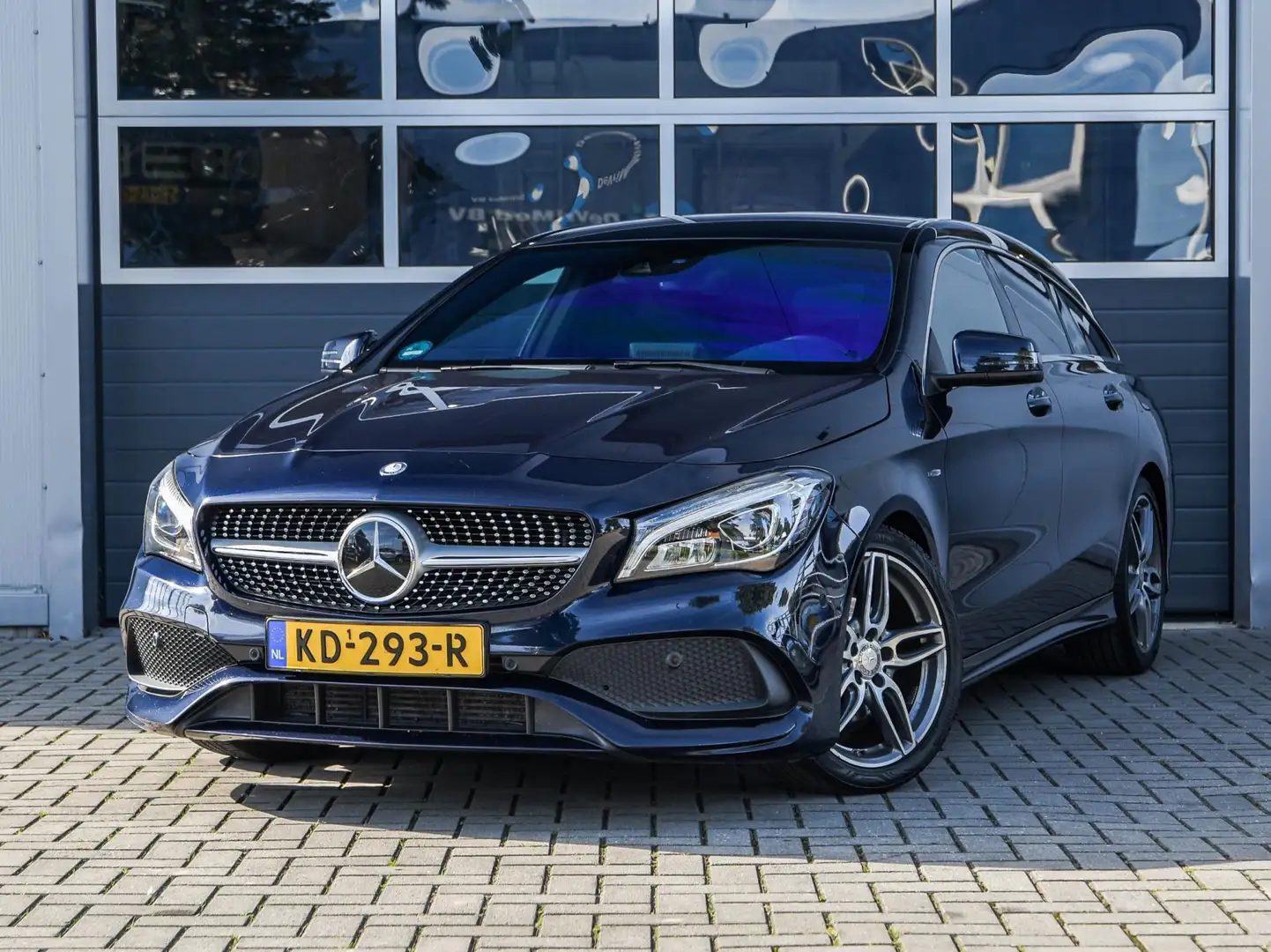 Mercedes-Benz CLA 180 Shooting Brake AMG | Leder | Xenon | Keyless | Cam Blauw - 1