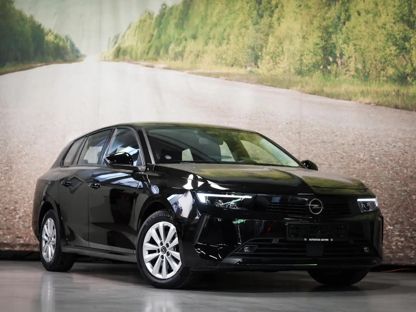 Opel Astra Sports Tourer Edition Zwart - 1