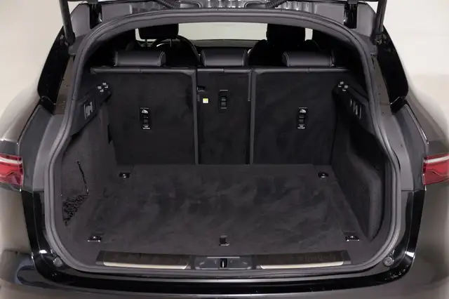 Jaguar F-Pace view 13