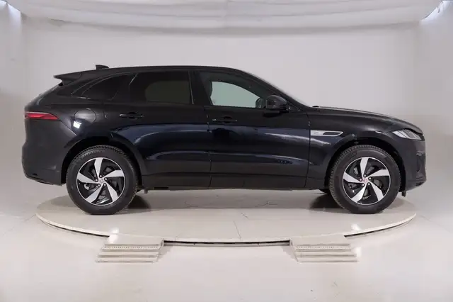 Jaguar F-Pace view 6